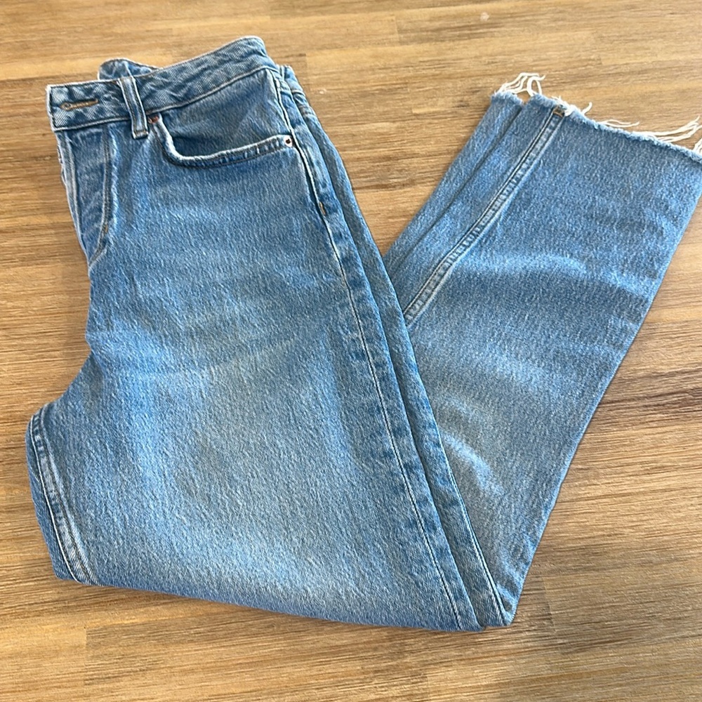 BDG Urban Outfitters blue jeans the Dillon cut size 28 x 32 raw hem